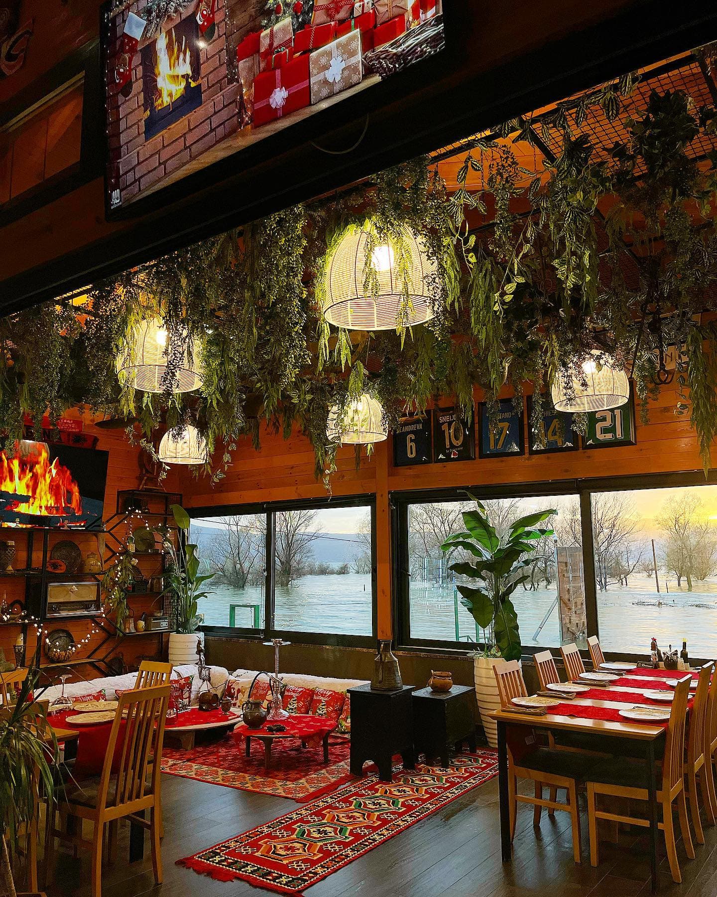 Restaurant with traditional decor